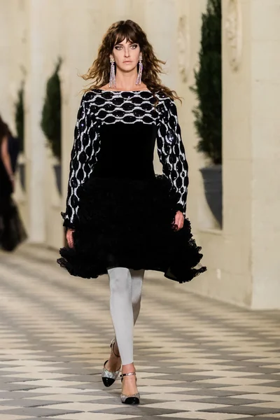 Look 60